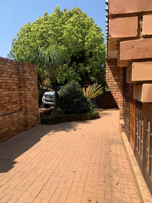 5 Bedroom Property for Sale in Wilkoppies North West